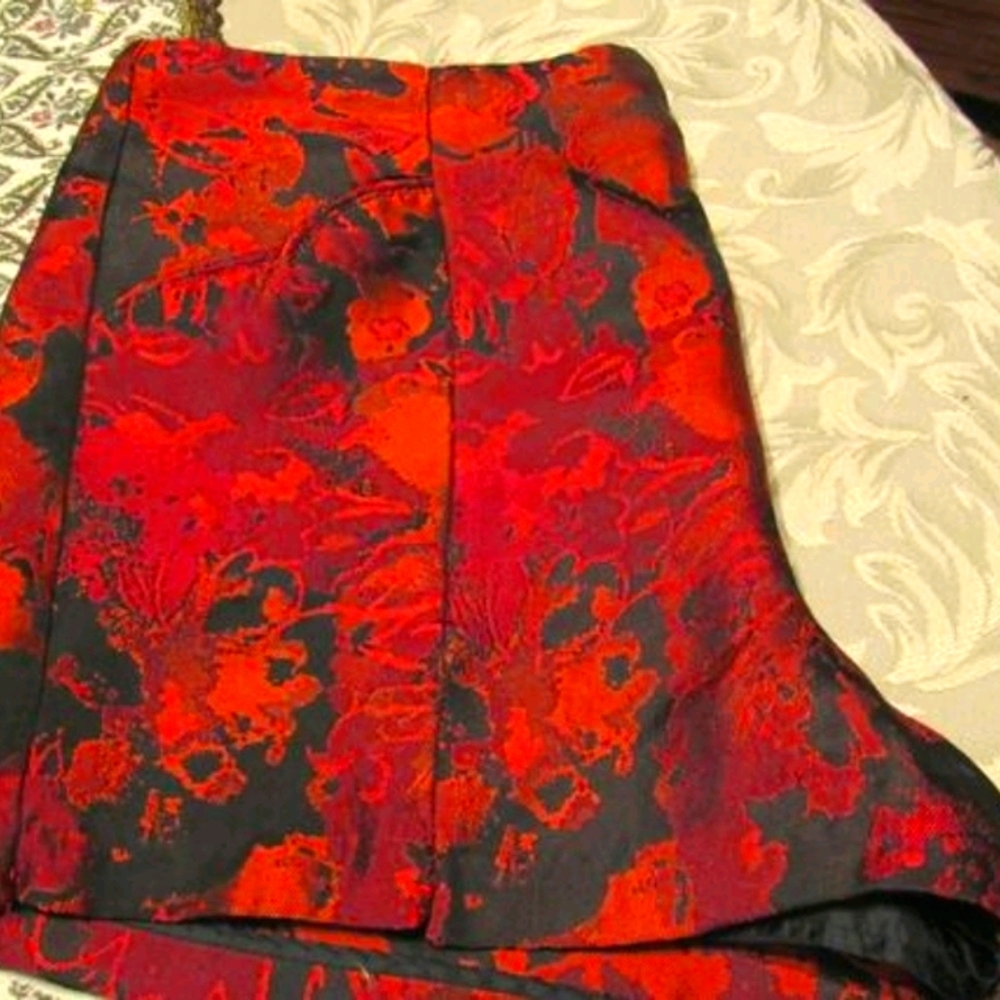 ❣️Gorgeous Black Copper Burgundy Satin Floral Shorts - LJ - Picture 1 of 5